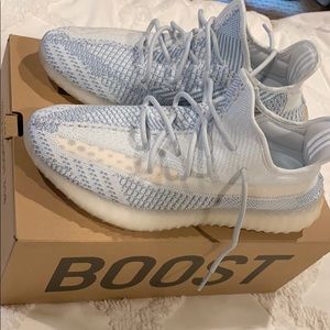 Yeezy 350 V2 boosts Cloud whites